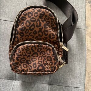 Lululemon Everywhere Sling Bag Small 2L